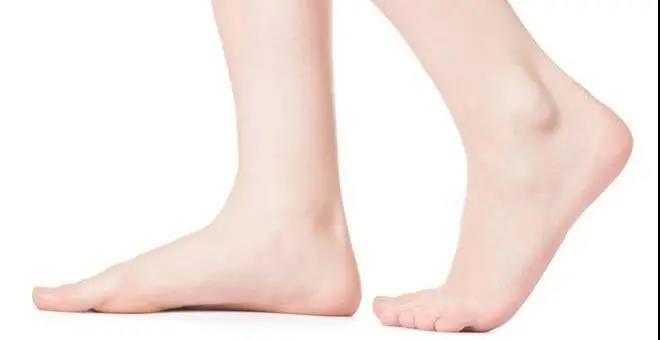 腳底艾灸你以為只是祛寒？竟還有這樣的功效！